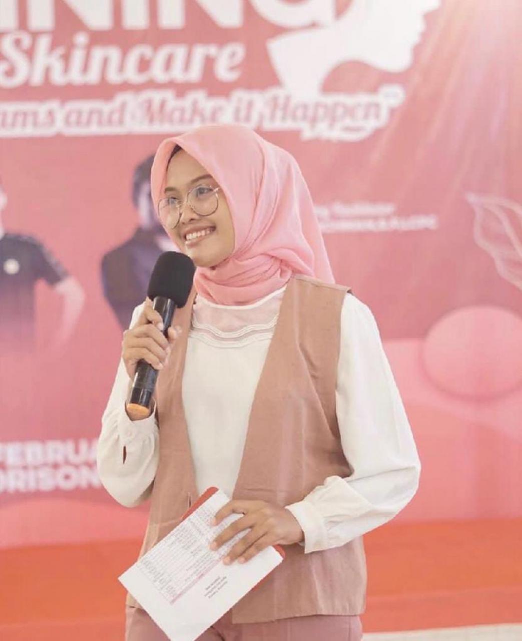 Gambar Alumni UIN Alauddin Ini Lolos 3 Besar Lomba MC Tingkat Nasional