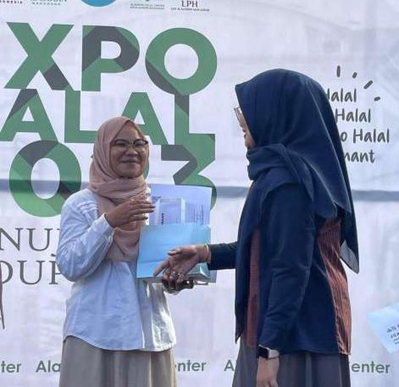 Gambar Bahas Pentingnya Sertifikat Halal, Alumni PBI UIN Alauddin Sabet Juara I Lomba Video AHC 2023