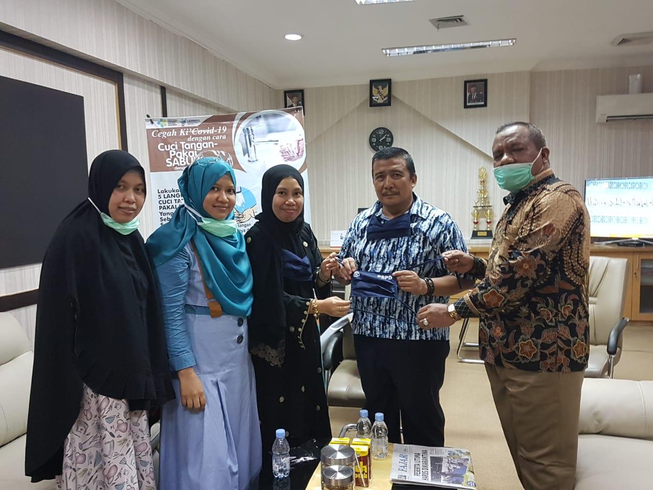 Gambar Bantu Warga, UIN Alauddin Produksi Masker dan Hand Sanitizer