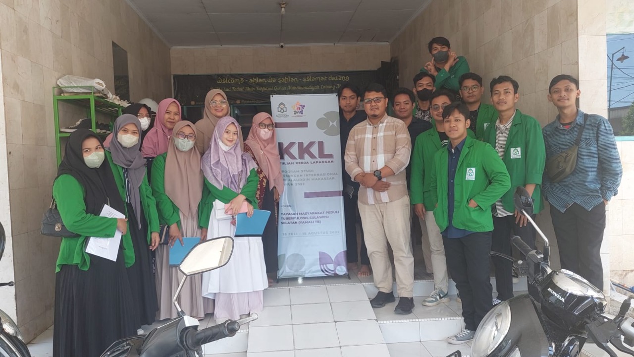 Gambar Belajar Cara Kerja NGO, Belasan Mahasiswa HI UINAM KKL di Yamali TB Sulsel