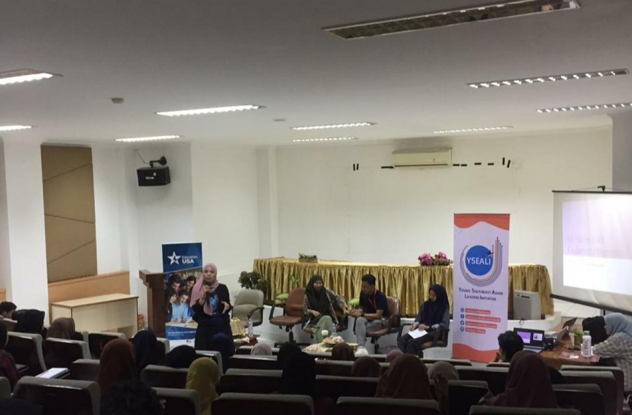 Gambar Berbagi Informasi Pertukaran Beasiswa, FAH UIN Makassar Gelar Women Circle Network