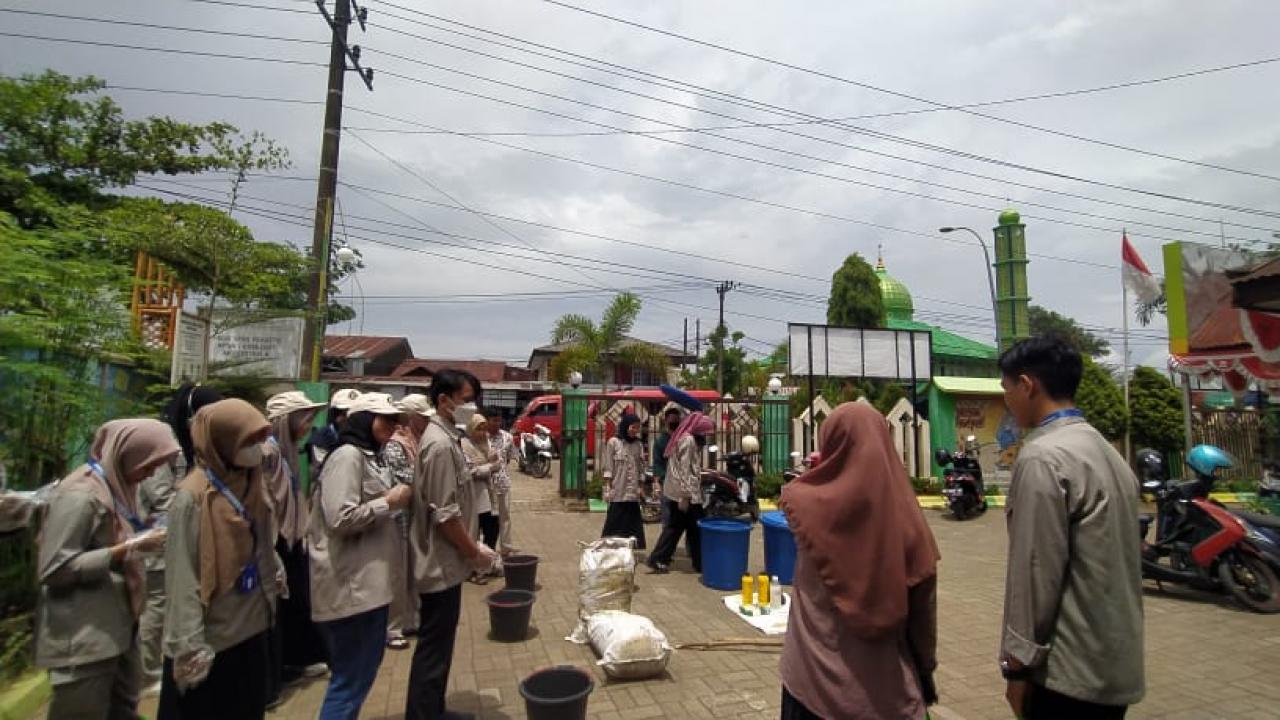 Gambar Berikan Edukasi Penggunaan Pupuk Kompos, GenBi UIN Alauddin Makassar Gelar BIOS