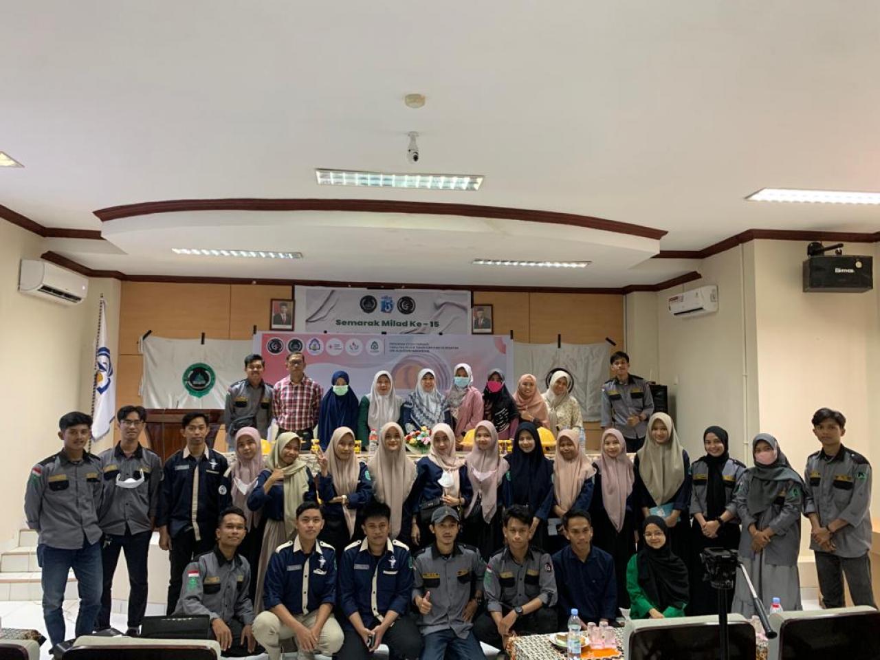 Gambar Bersama PMI Sulsel dan Komunitas Pahlawan Darah, HMJ Kessos dan Farmasi UIN Alauddin Gelar Donor Dar