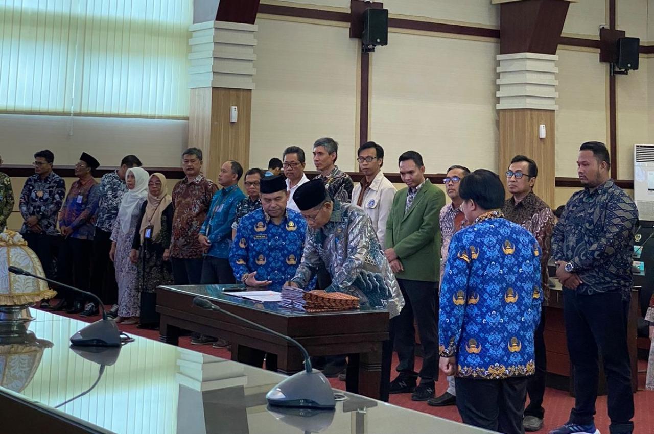 Gambar Biro AAKK UIN Alauddin dan Disnakertrans Sulsel Teken PKS, Siapkan Mahasiswa Siap Kerja Lewat Berwir