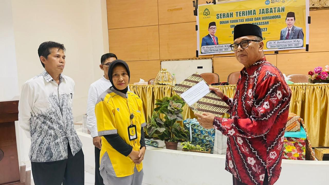 Gambar CIVITAS AKADEMIKA FAH UIN ALAUDDIN  BERI BANTUAN ROSTINA Dg.NGAI
