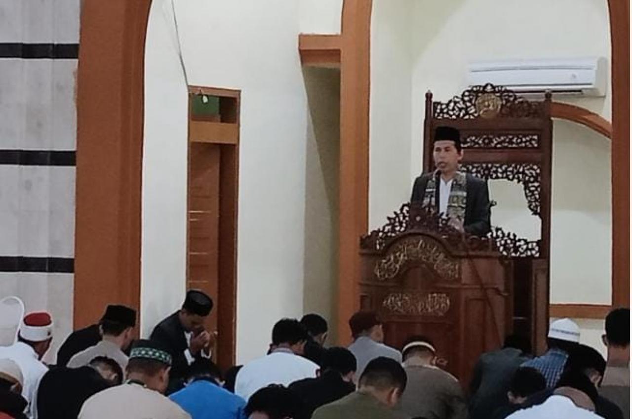 Gambar Dekan FAH Jadi Khatib Idul Adha di Mesjid Kampus 1 UIN Alauddin Makassar