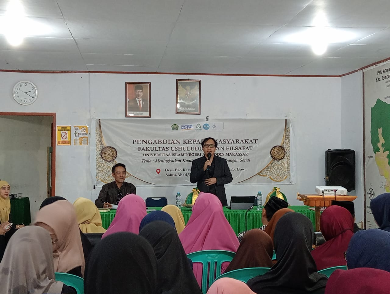 Gambar Dekan Fak. Ushuluddin dan Filsafat Membuka Kegiatan Pengabdian Masyarakat di Tombolopao Gowa