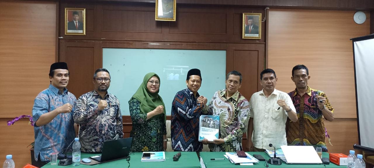Gambar Dekan FTK Serahkan Berkas Izin Peralihan 5 Jurusan di Bawah Kemenag ke Kemenristekdikti