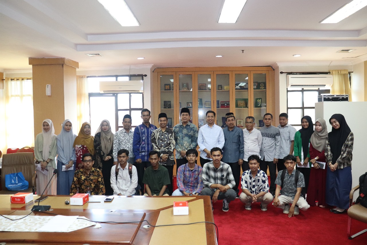 Gambar Dengan Zakat Profesi, UPZ UIN Alauddin Bantu 13 Mahasiswa Kurang Mampu Bayar UKT