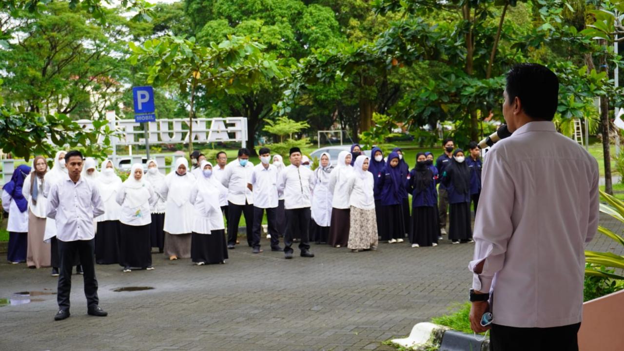 Gambar Dihadapan Peserta Apel, Dekan FSH UIN Alauddin Tekankan Komitmen Kerja Gapai Visi Misi