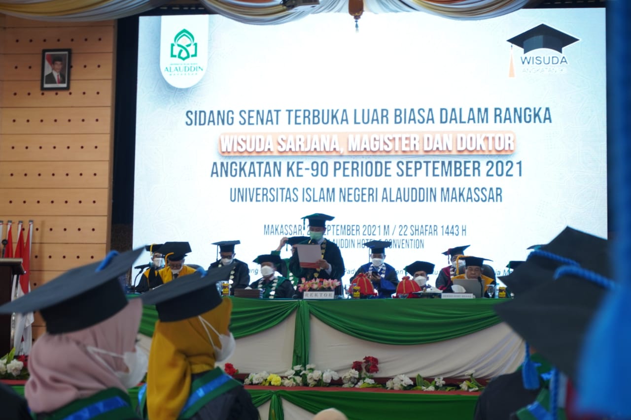 Gambar Dihadapan Wisudawan Angkatan 90, Rektor UIN Alauddin: Jadilah Alumni Positif