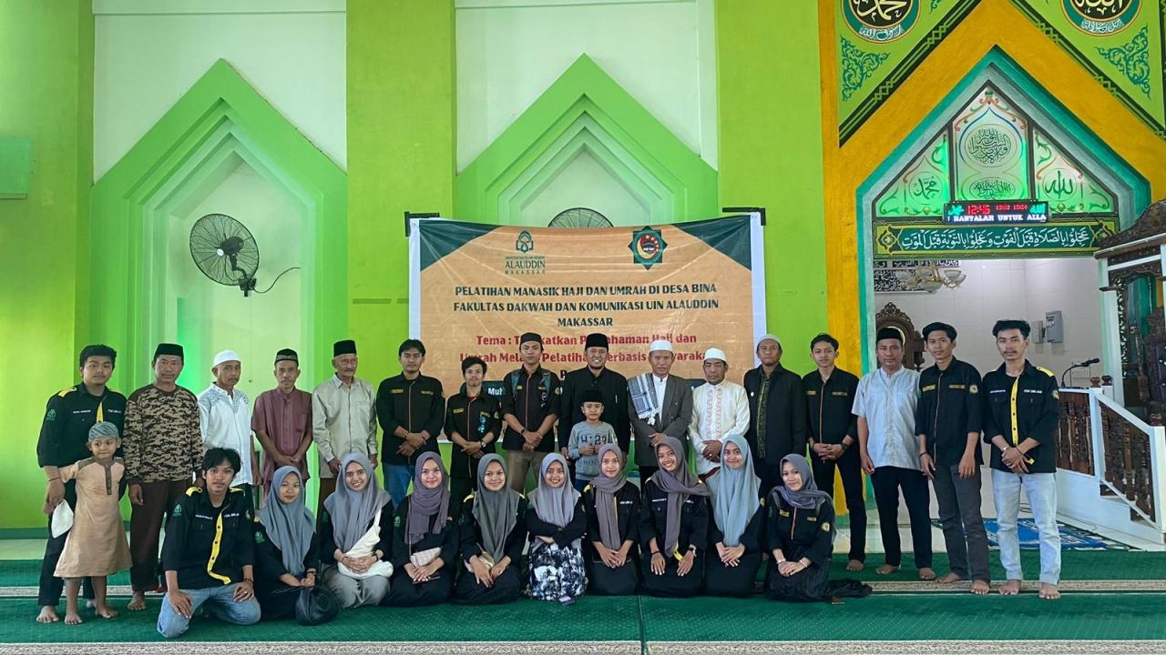 Gambar Door to Door, Mahasiswa MHU Latih Manasik Haji dan Umroh Masyarakat Pulau Salemo