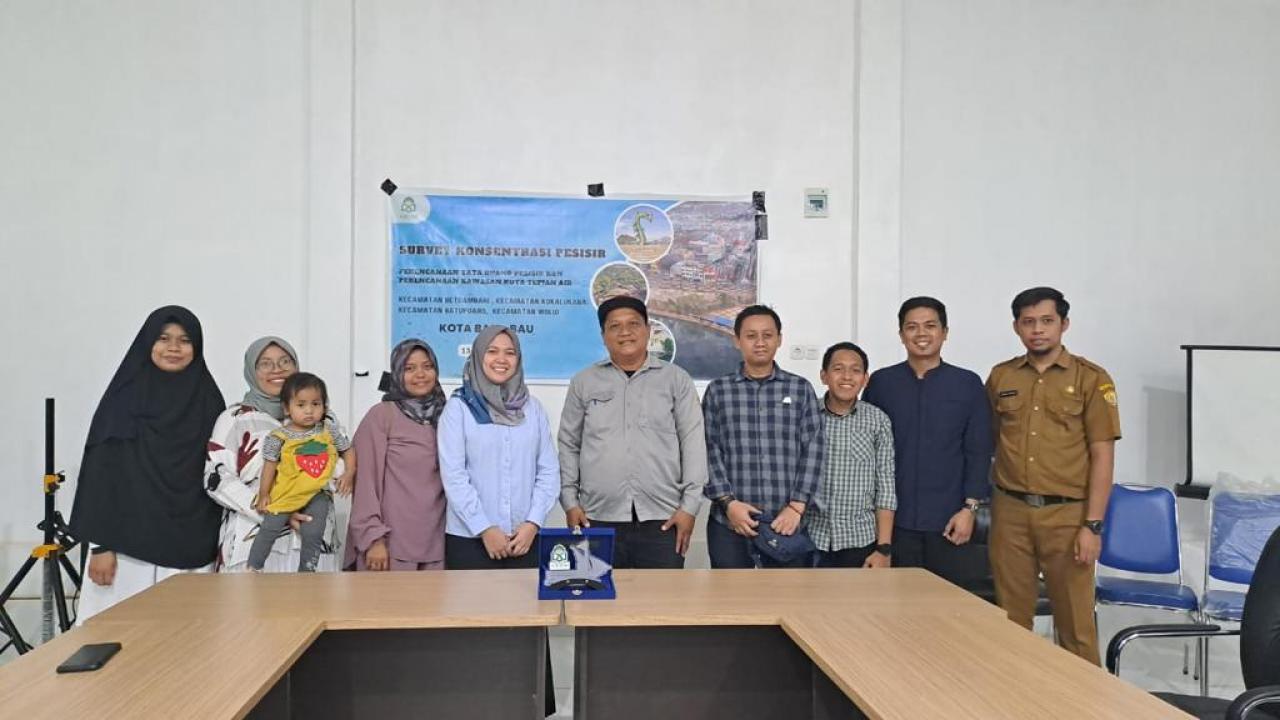 Gambar Dosen dan Mahasiswa PWK UIN Alauddin Penelitian dan PKM di Baubau Sultra