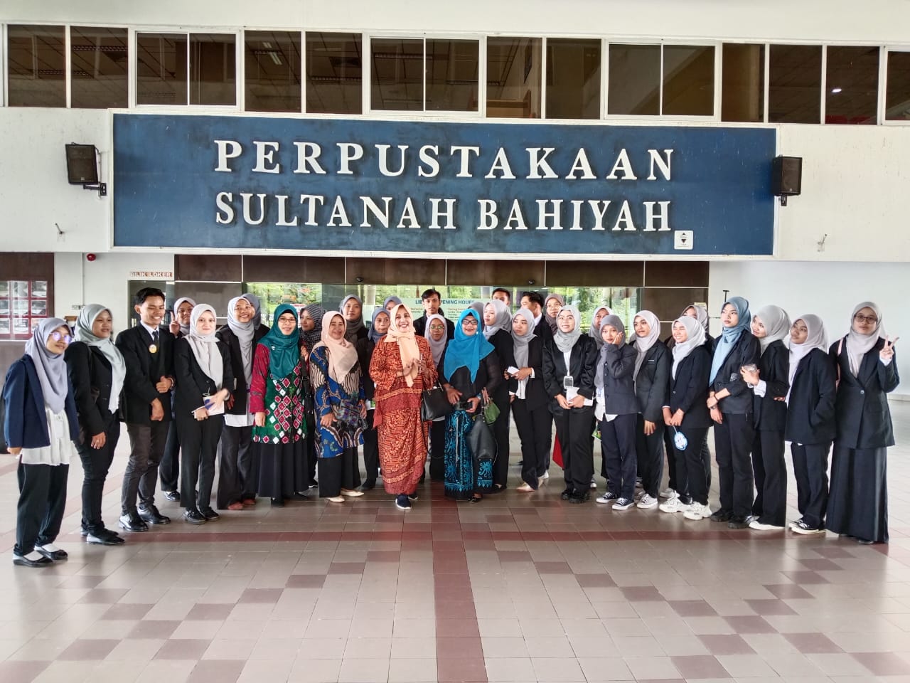 Gambar Dosen Ilmu Perpustakaan UIN Alauddin Studi Banding di Perpustakaan Sultanah Bahiyah Malaysia