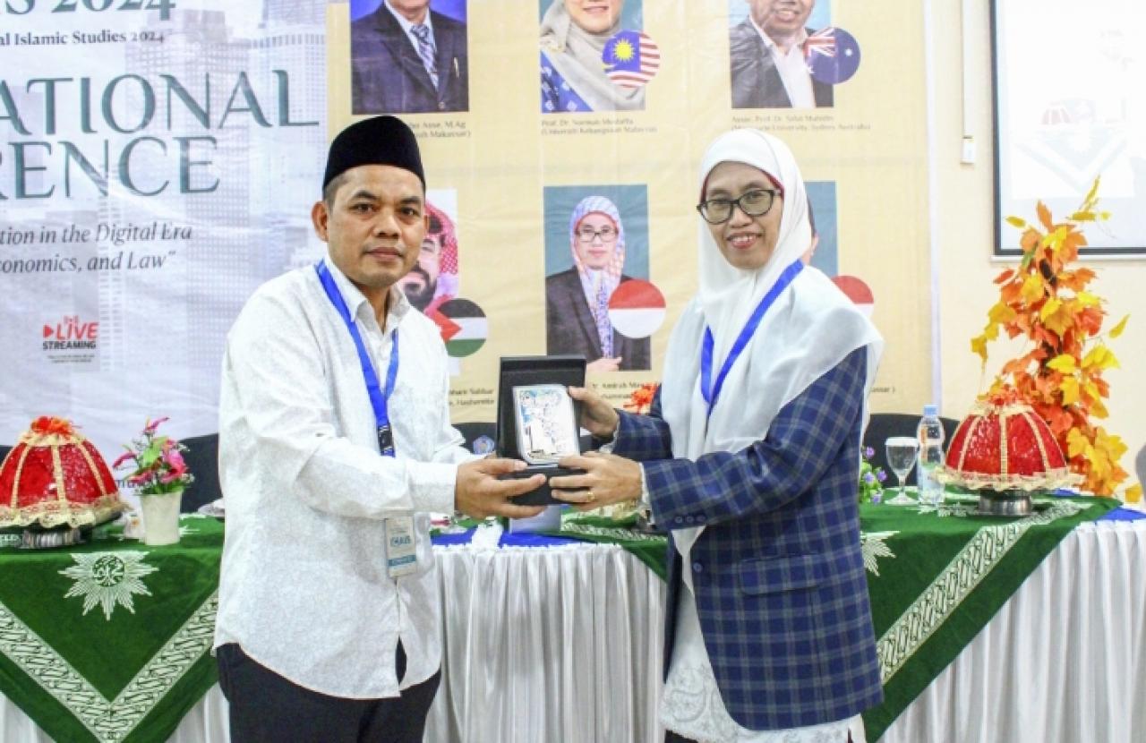 Gambar Dosen Jurnalistik UIN Alauddin Raih Pemakalah Terbaik di ICAIS 2024 Unismuh Makassar