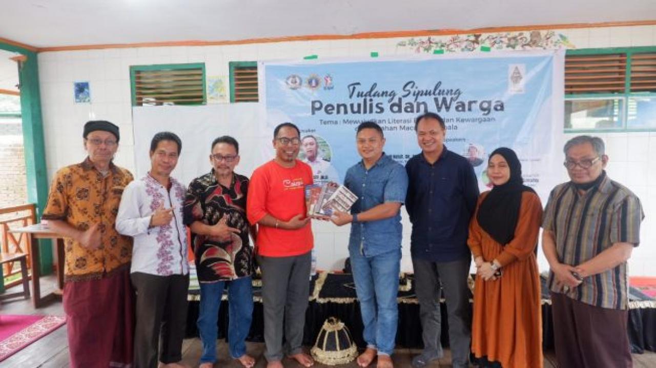 Gambar Dosen UIN Makassar Ingatkan Warga Maccini Sombala Bijak dan Kritis Medsos