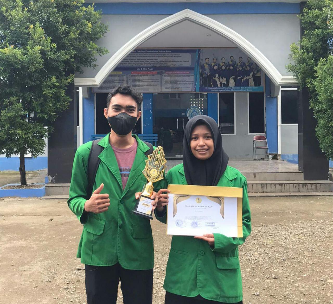 Gambar Dua Mahasiswa Ekis UIN Alauddin Juara II Business Plan pada Konferwil Fornas Mesya Wilayah III