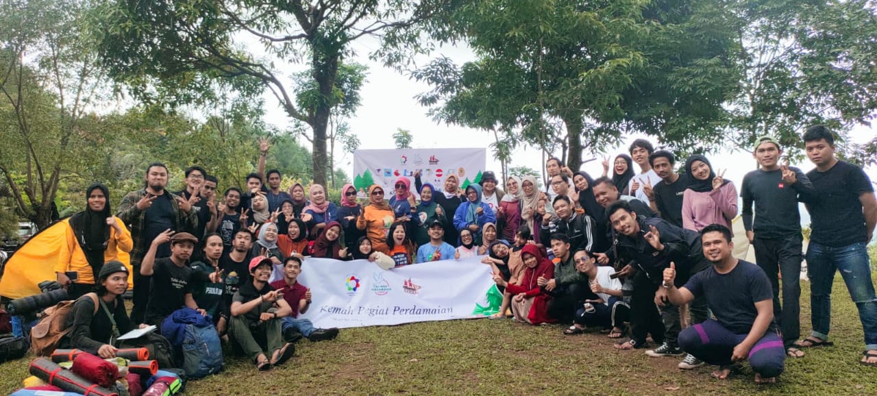 Gambar Dua Mahasiswa Prodi SAA FUF UIN Alauddin Makassar Ikuti Kemah Lintas Iman