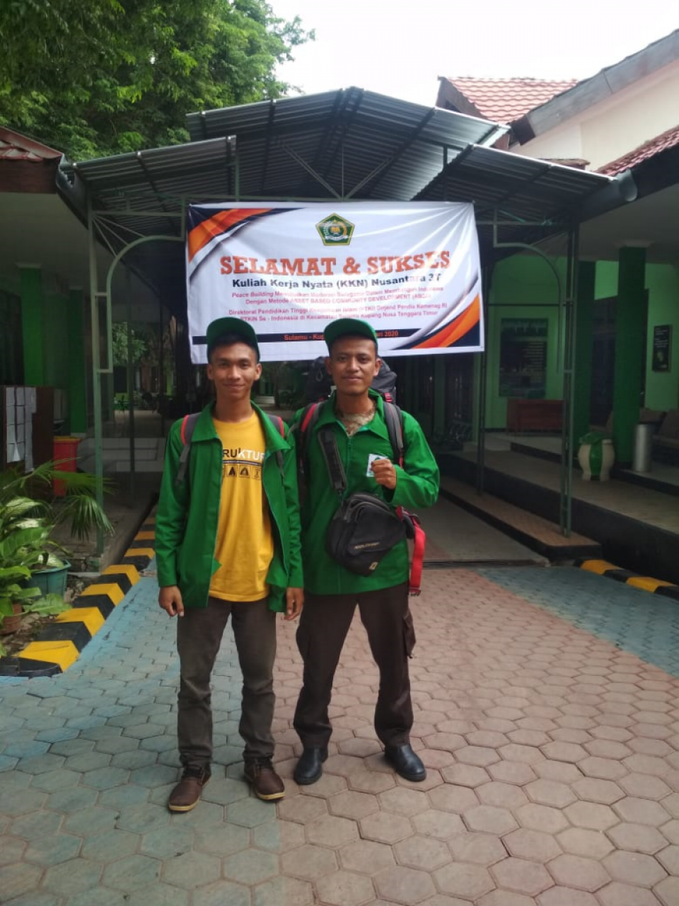 Gambar Dua Mahasiswi UIN Alauddin Ikut KKN Nusantara di NTT