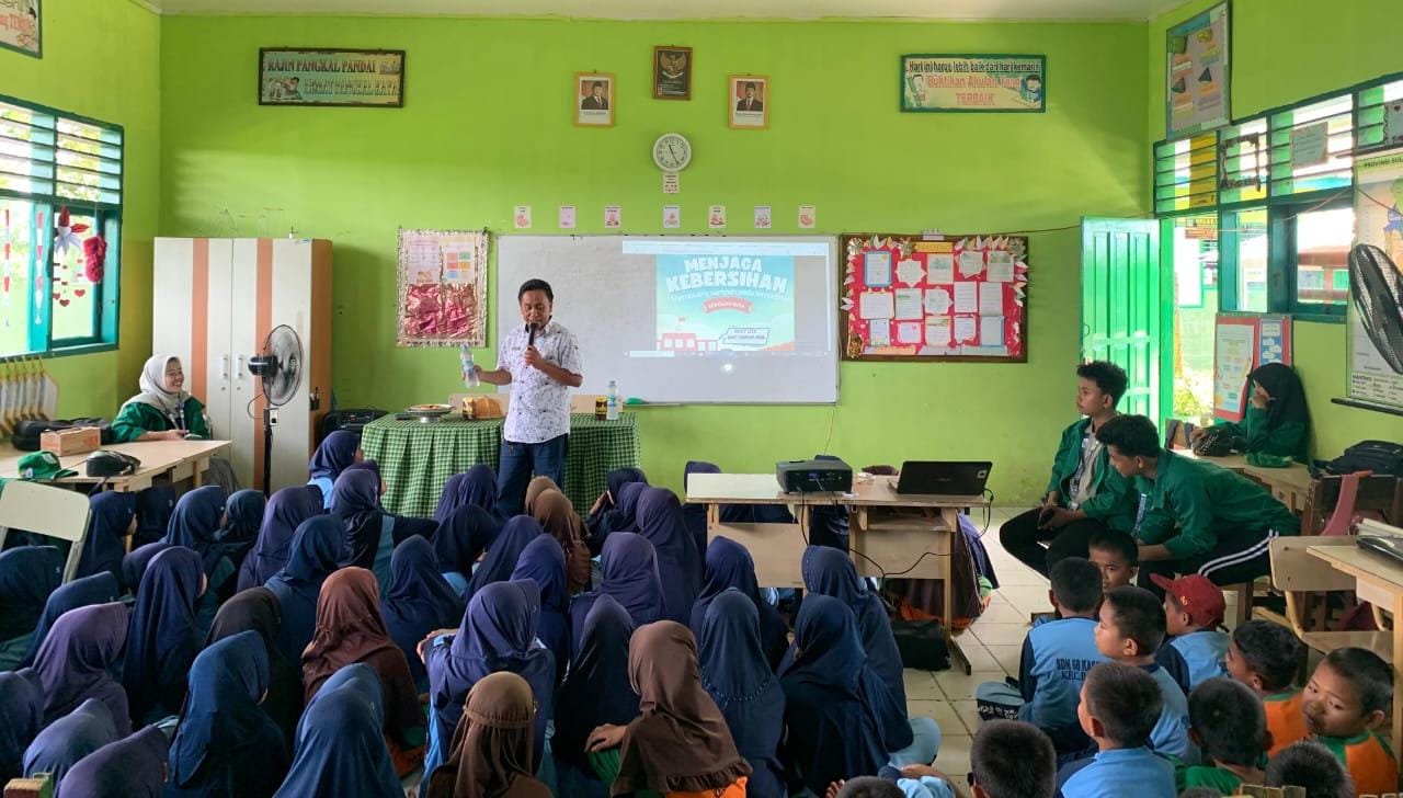 Gambar Edukasi PHBS Mahasiswa KKN Angkatan 76 Sasar Pelajar di Maros
