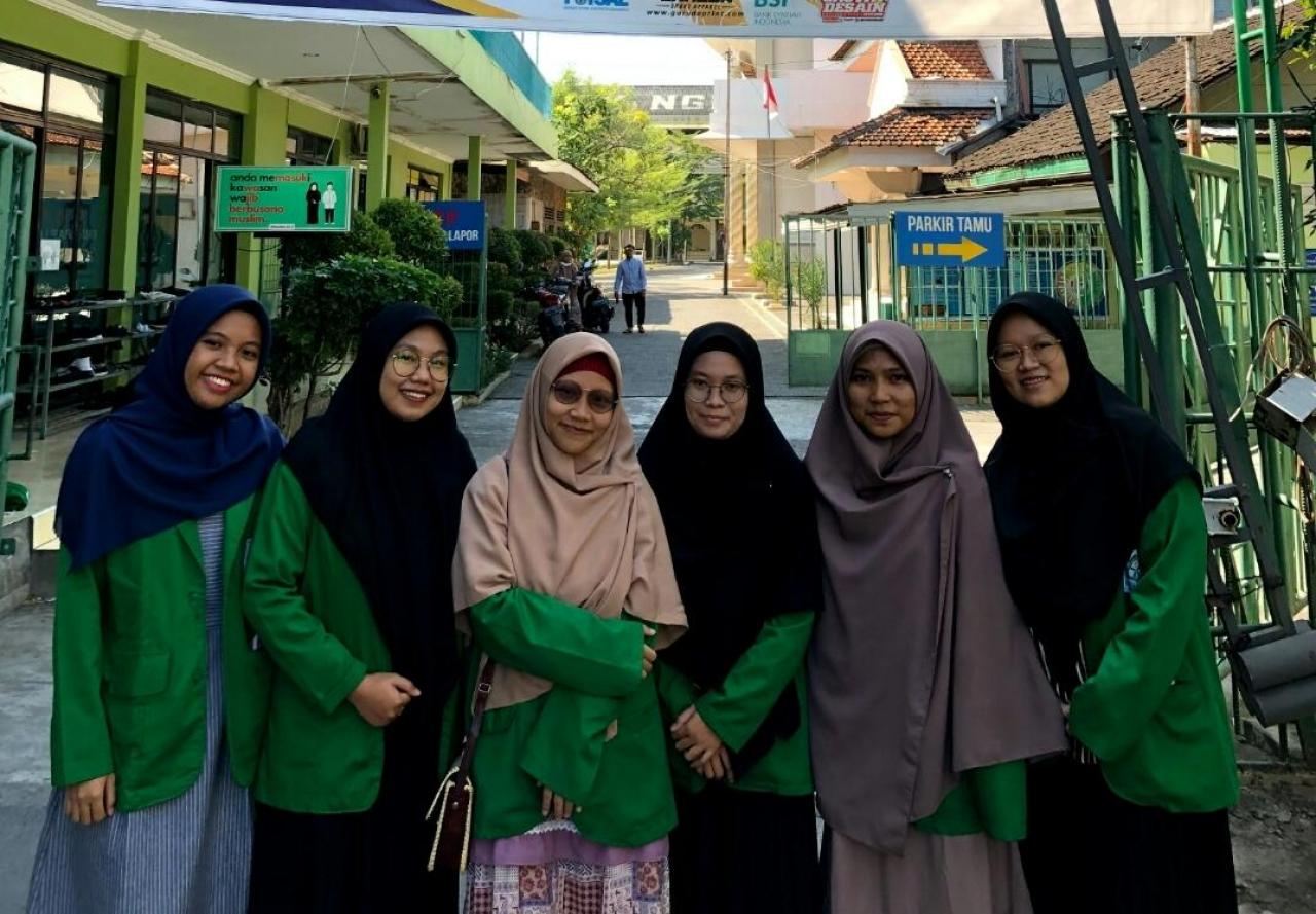 Gambar Enam Mahasiswi PBI UIN Alauddin Ikuti PLP Nasional di Solo