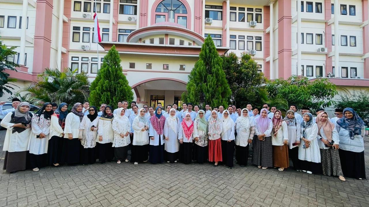 Gambar FAH Gelar Apel Pagi Periode Agustus, Dekan Tekankan Persiapan Menyambut Mahasiswa Baru