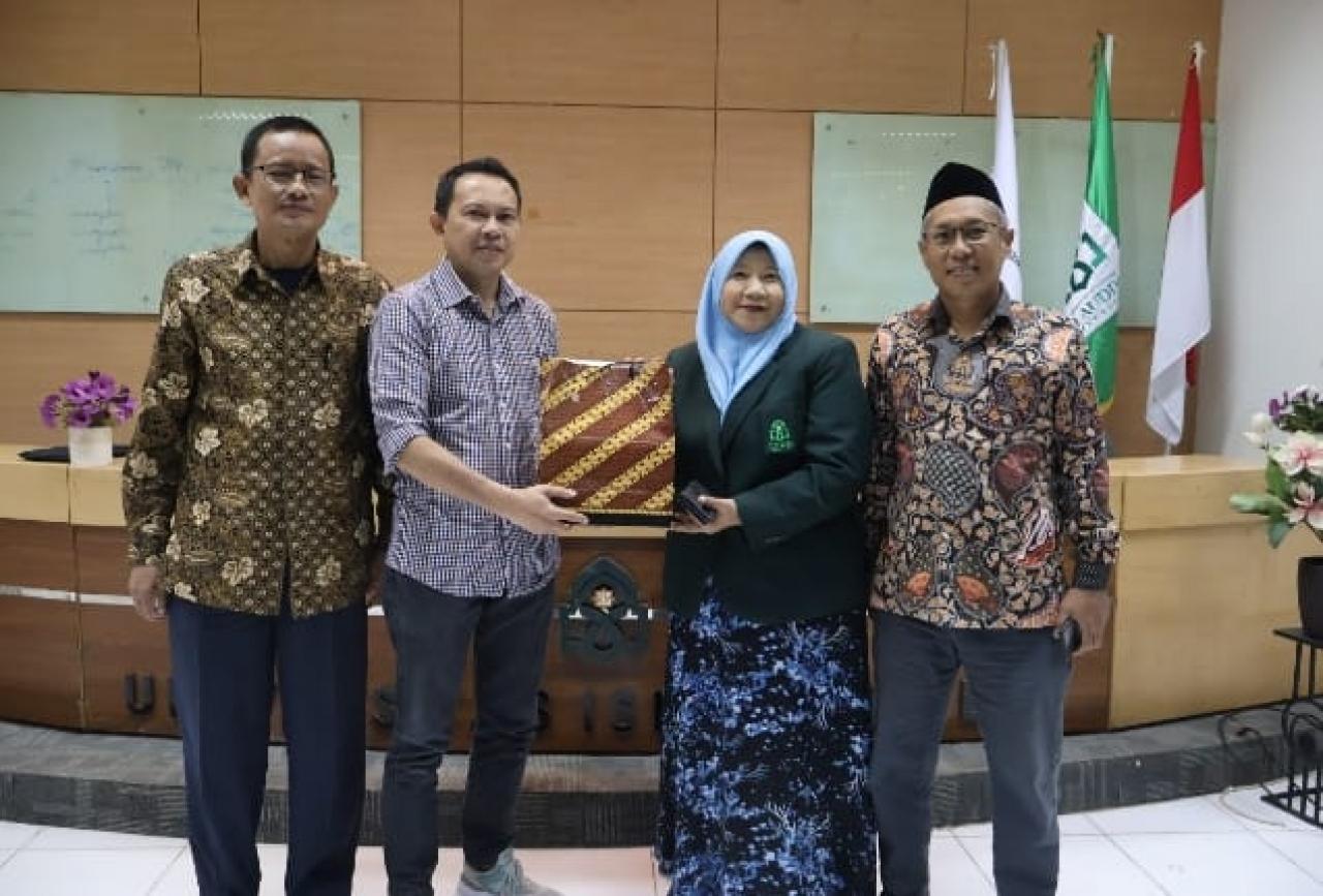 Gambar FKIK UIN Alauddin Makassar Gelar Sertijab Kepala TU