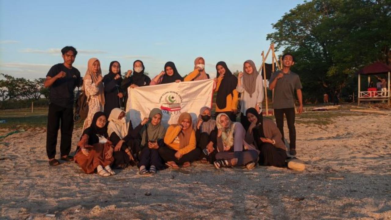 Gambar FORKEIS UIN Alauddin Gelar Baksos di Pantai Kuricaddi Kabupaten Maros