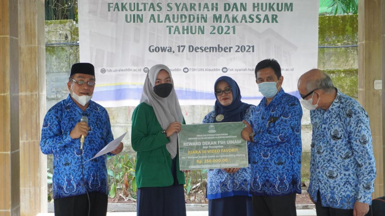Gambar FSH UIN Alauddin Beri Reward Mahasiswa Berprestasi