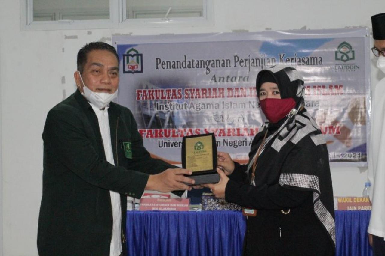 Gambar FSH UIN Alauddin Makassar dan FAKSHI IAIN Pare Pare Teken MoA