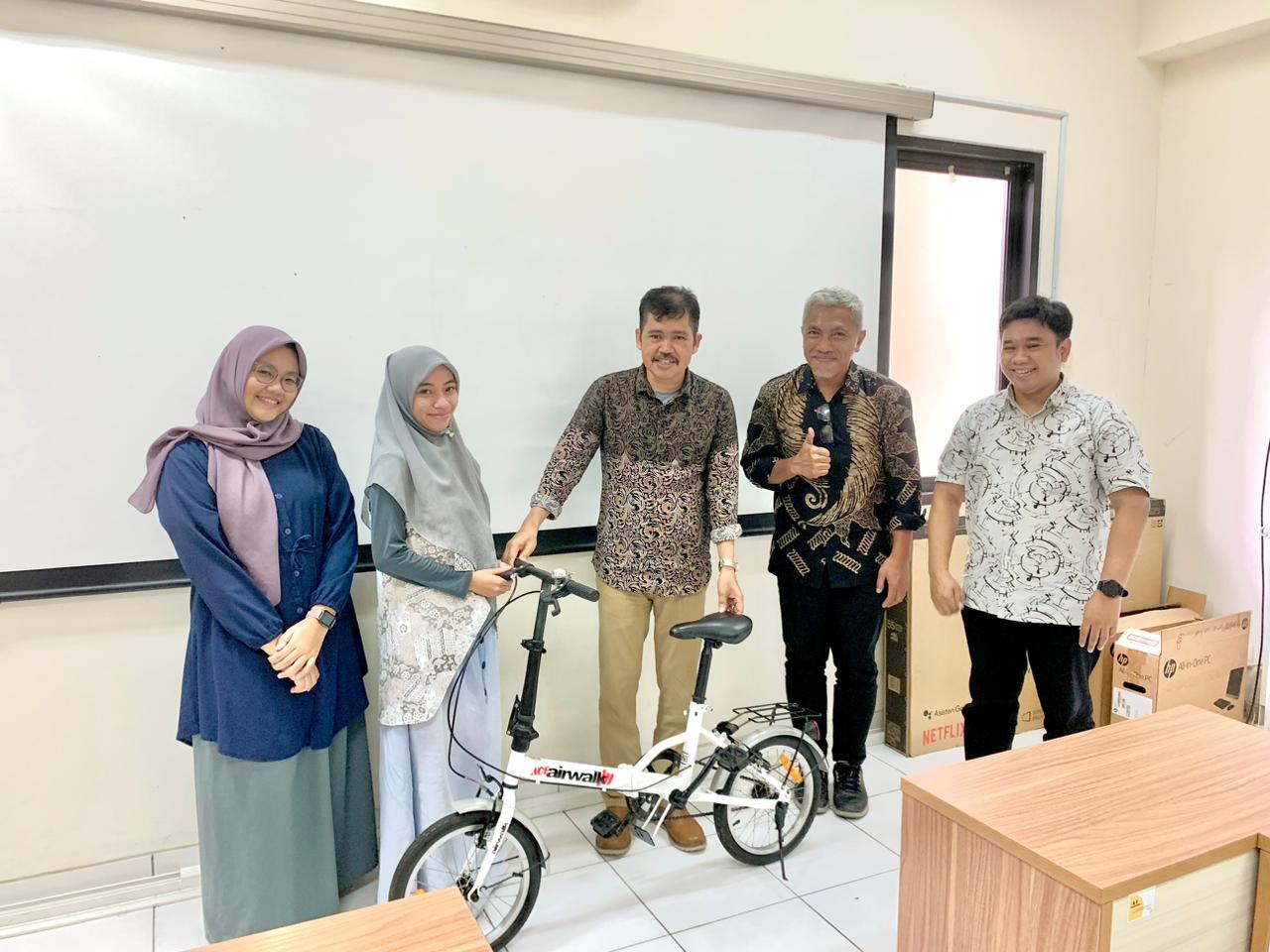 Gambar FST UIN Alauddin Beri Reward Laboran dengan Kinerja Terbaik Fakultas