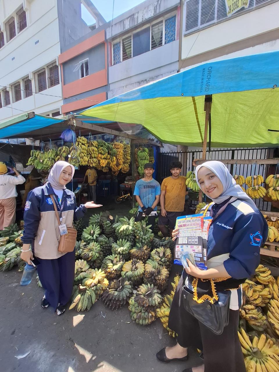 Gambar GenBI Menggelar Kampanye CBP GOES LOCAL di Pasar Terong
