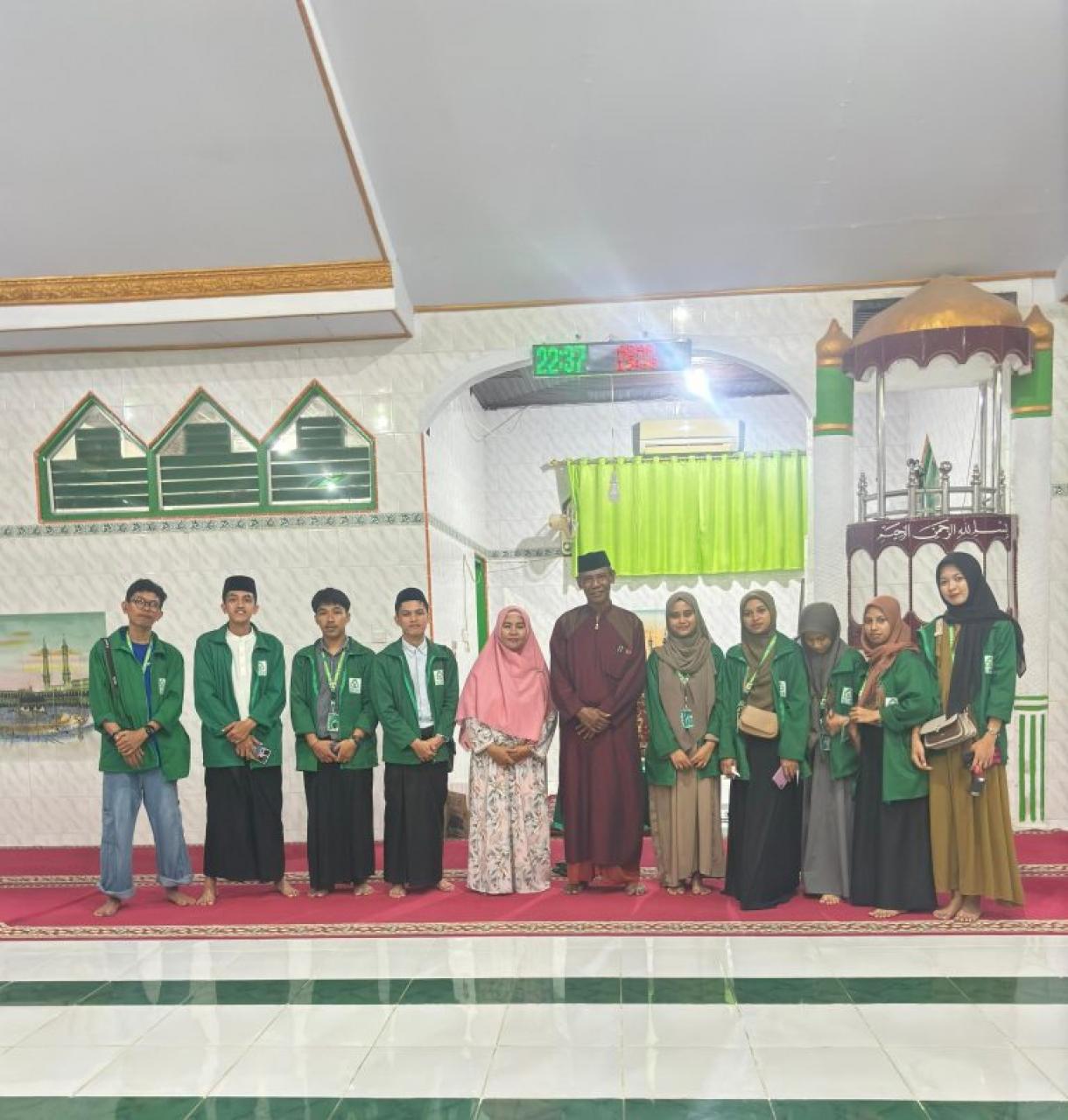 Gambar Guna Perkuat Hubungan Sosial, Mahasiswa KKN Turut Andil dalam Pelaksanaan Isra Mi'raj