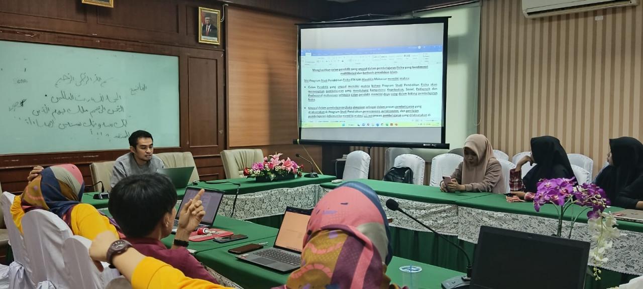 Gambar H-6 Bulan Summit Borang, Pendidikan Fisika UIN Alauddin Rapat Pengisian Excel Borang LAMDIK