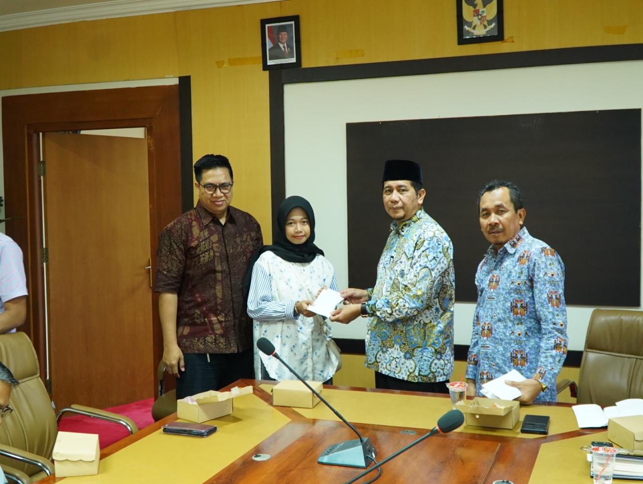 Gambar Hasil Zakat Profesi Dosen, UPZ UIN Alauddin Makassar Bantu 27 Mahasiswa Kurang Mampu Bayar UKT