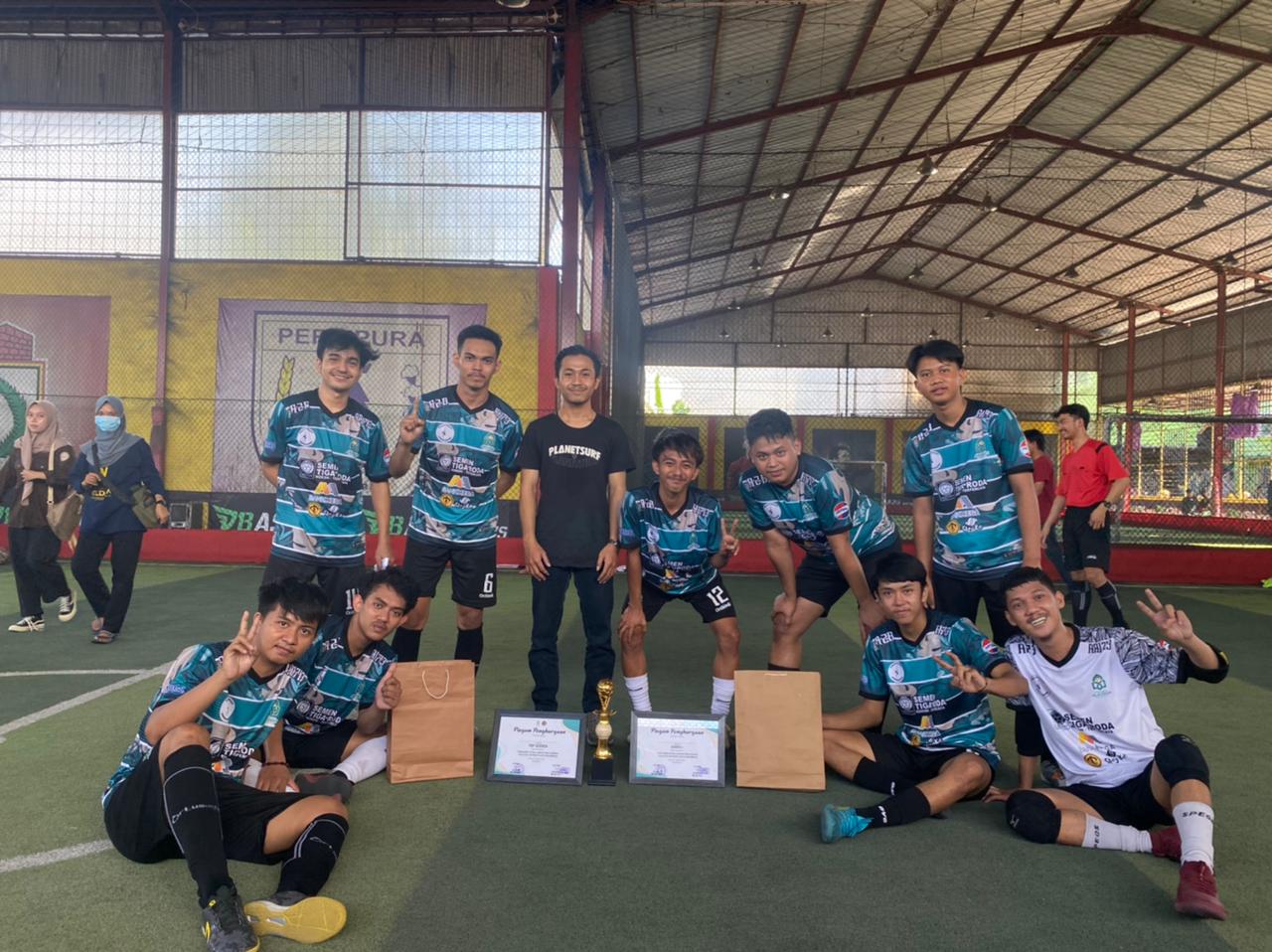 Gambar Hebat! Ilmu Politik UIN Alauddin Juara I Futsal Competition Dema FDK