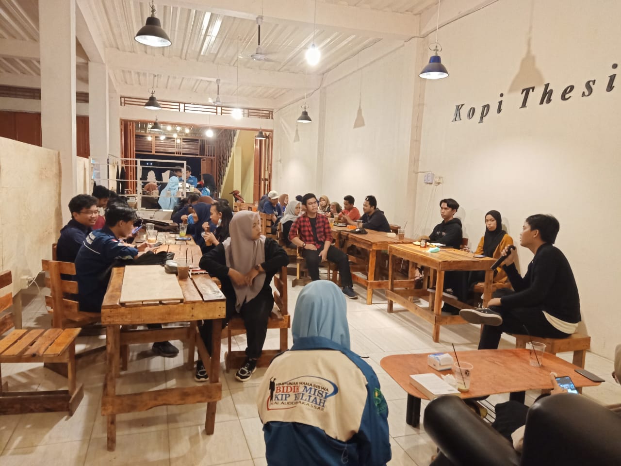 Gambar HIMABIP UIN Alauddin Gelar Bedah Buku Sapiens