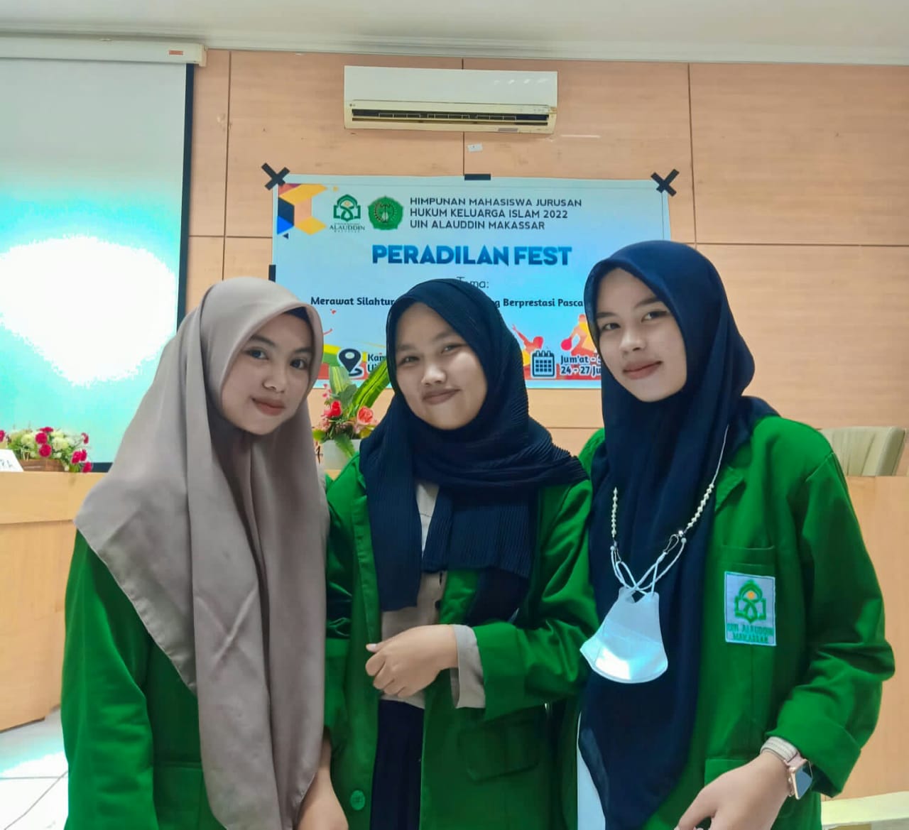 Gambar HKI A 2020 Raih Juara I Debat Hukum dan Konstitusi di Peradilan Fest HKI UIN Alauddin