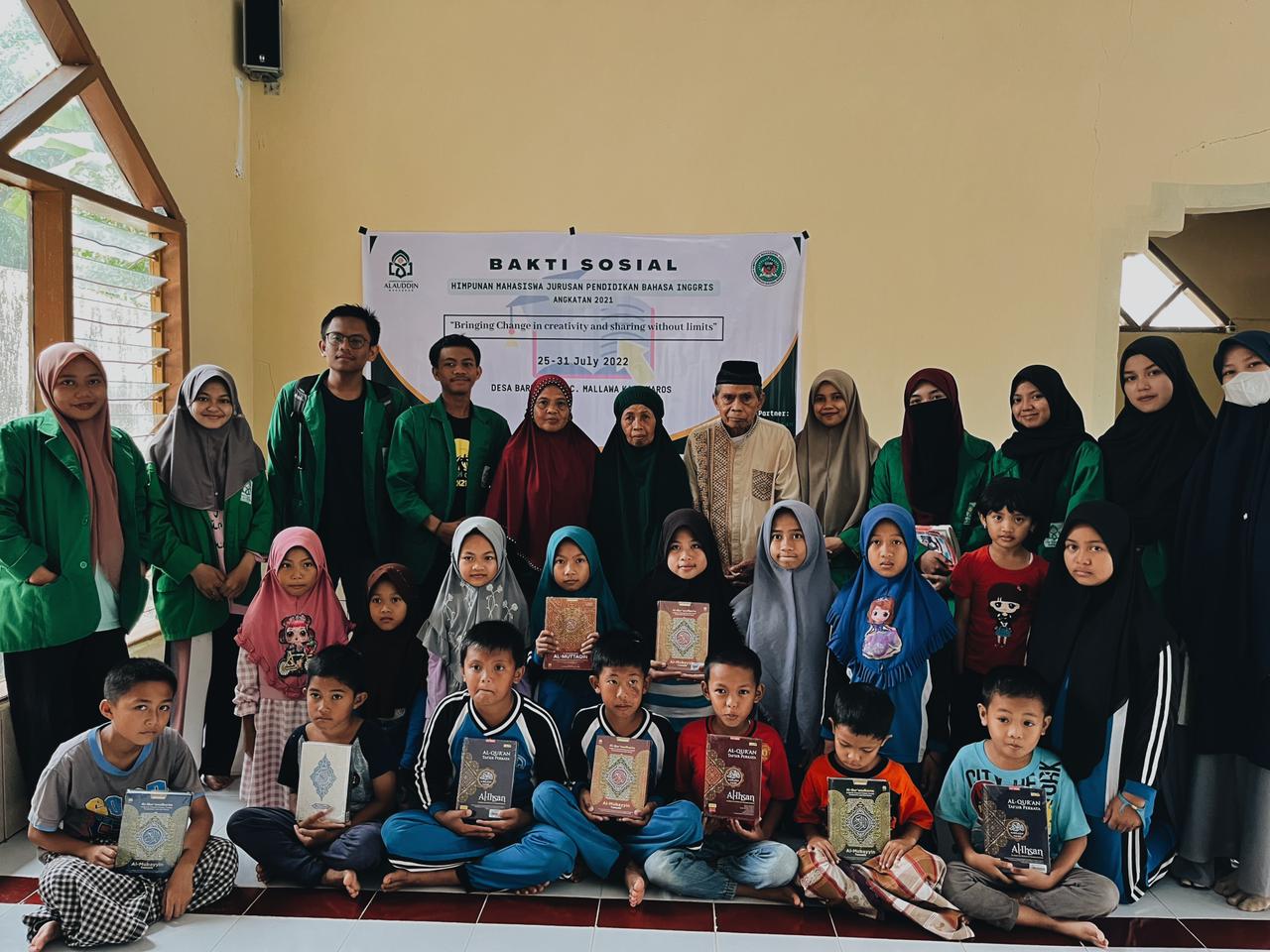 Gambar HMJ Bersama Mahasiswa PBI Angkatan 2021 Adakan Bakti Sosial