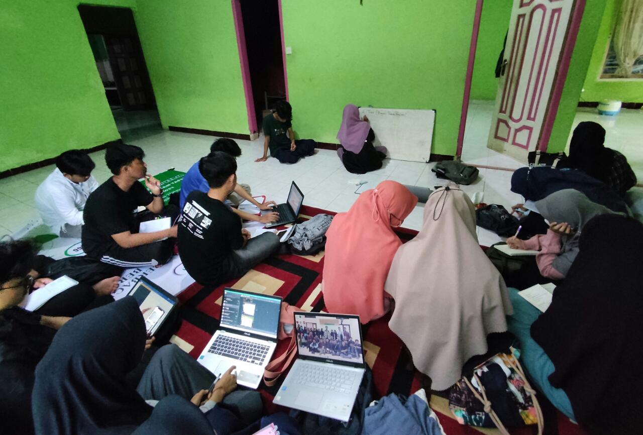 Gambar HMJ IQT UIN Alauddin Bekali Mahasiswa Melalui Pelatihan KTI