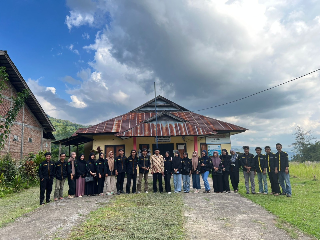 Gambar HMJ Manajemen Haji dan Umroh UIN Alauddin Pengabdian Masyarakat di Kelurahan Garassi