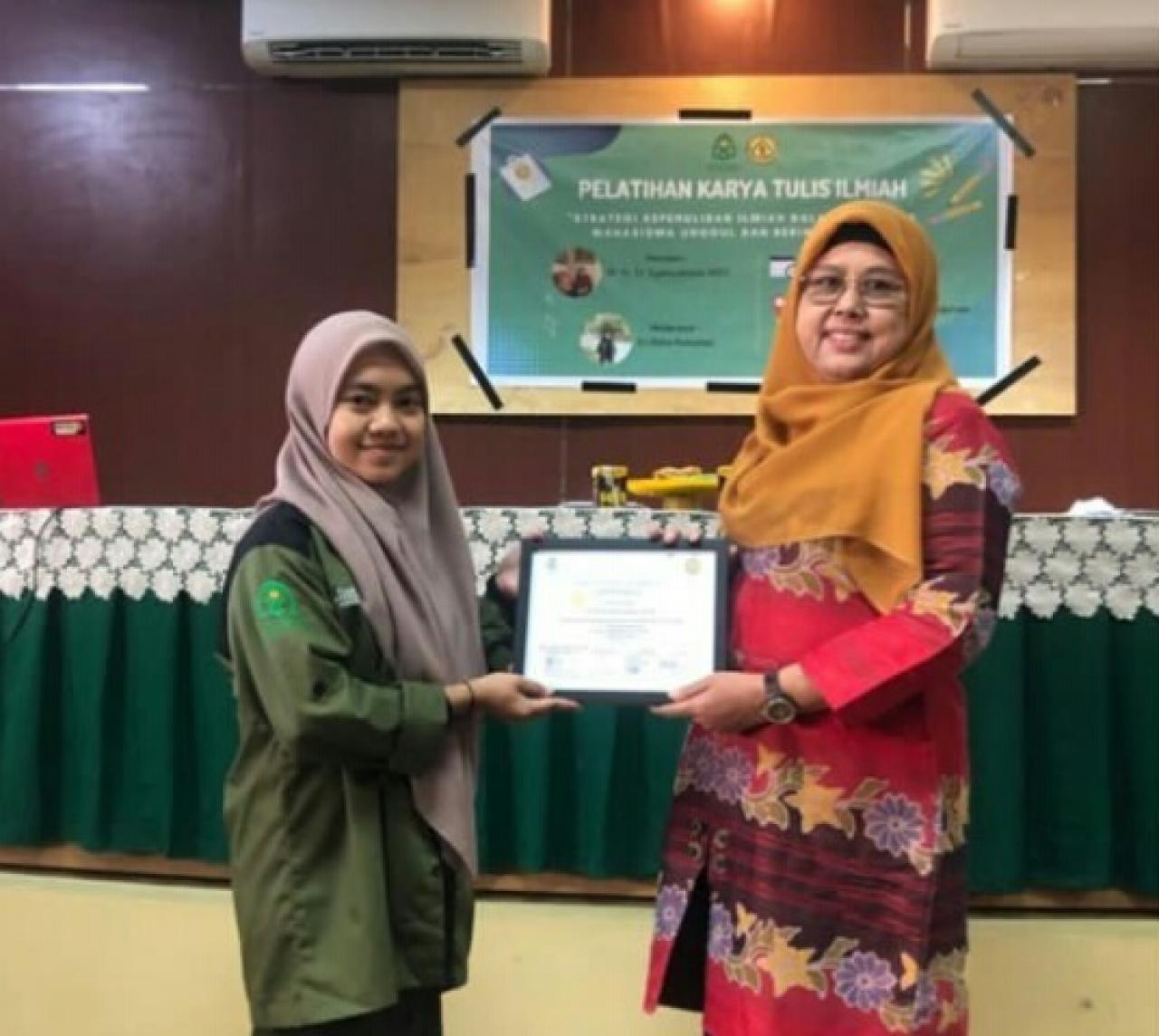 Gambar HMJ Pendidikan Biologi UIN Alauddin Kembangkan Soft Skill Melalui Pelatihan KTI