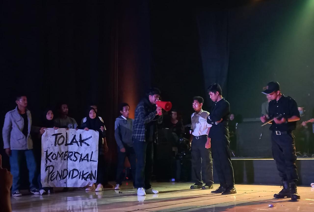 Gambar Inaugurasi Angkatan 2020 PMH UIN Alauddin Kritik Komersialisasi Pendidikan