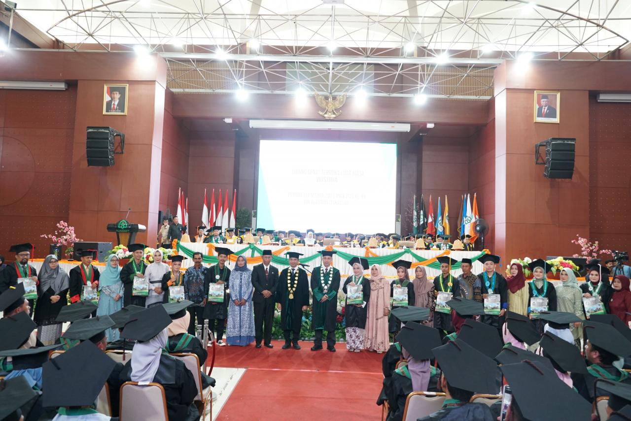 Gambar Ini Wisudawan Terbaik Angkatan 99 UIN Alauddin Makassar