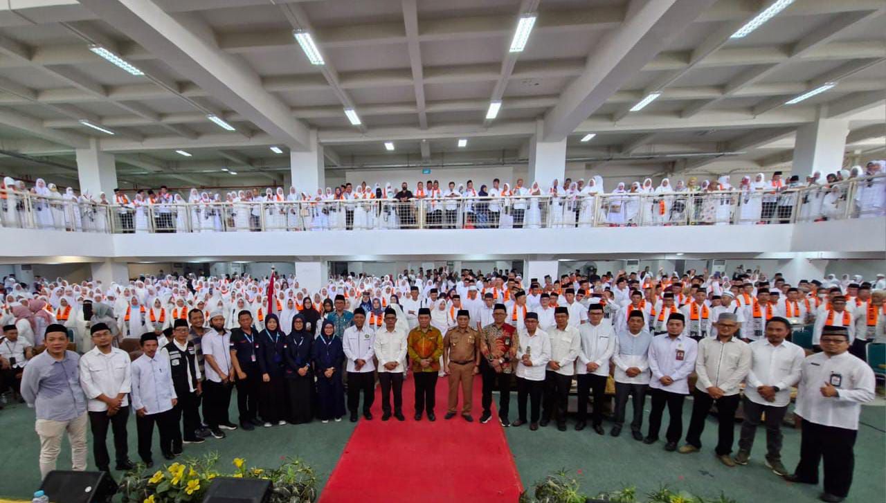 Gambar Jadi Pembimbing Ibadah Haji, Wakil Dekan l FAH UIN Alauddin Pimpin Kloter 4