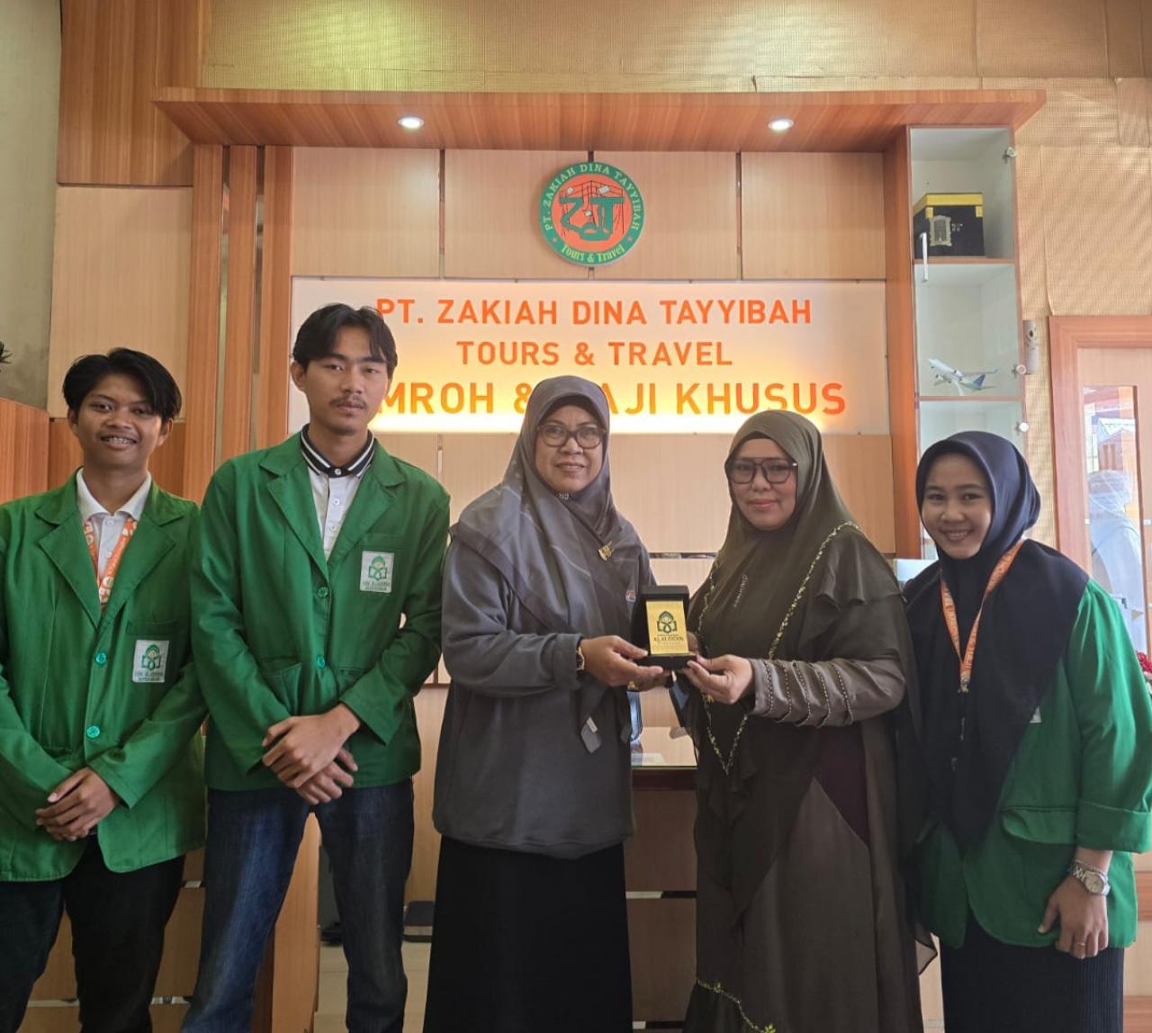 Gambar Jurusan MHU UIN Alauddin Kunjungan PPL di Travel PT Zakiah Dina Tayyibah Parepare