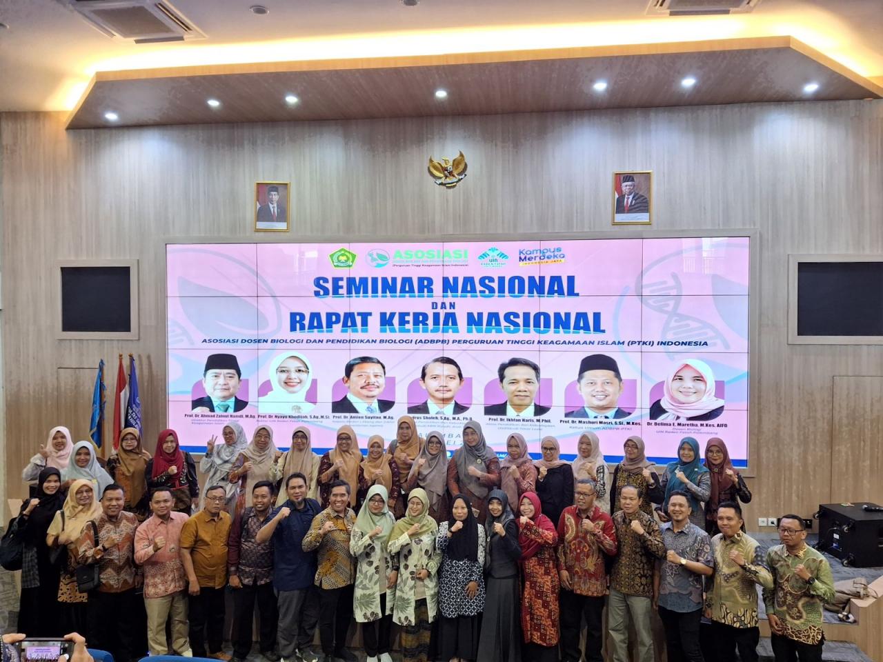 Gambar Kaprodi dan Sekprodi Pendidikan Biologi UIN Alauddin Ikuti Raker ADBPBPTKI di Palembang