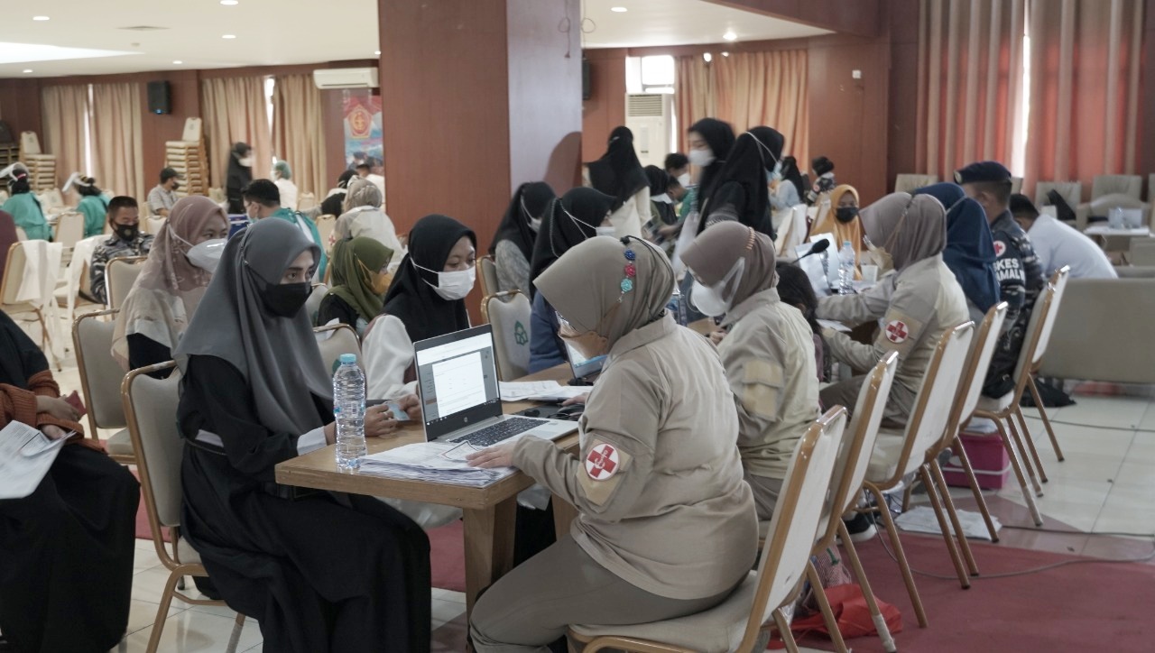 Gambar Kerjasama Lantamal VI Makassar, DEMA Universitas UIN Alauddin Adakan Vaksinasi Covid-19