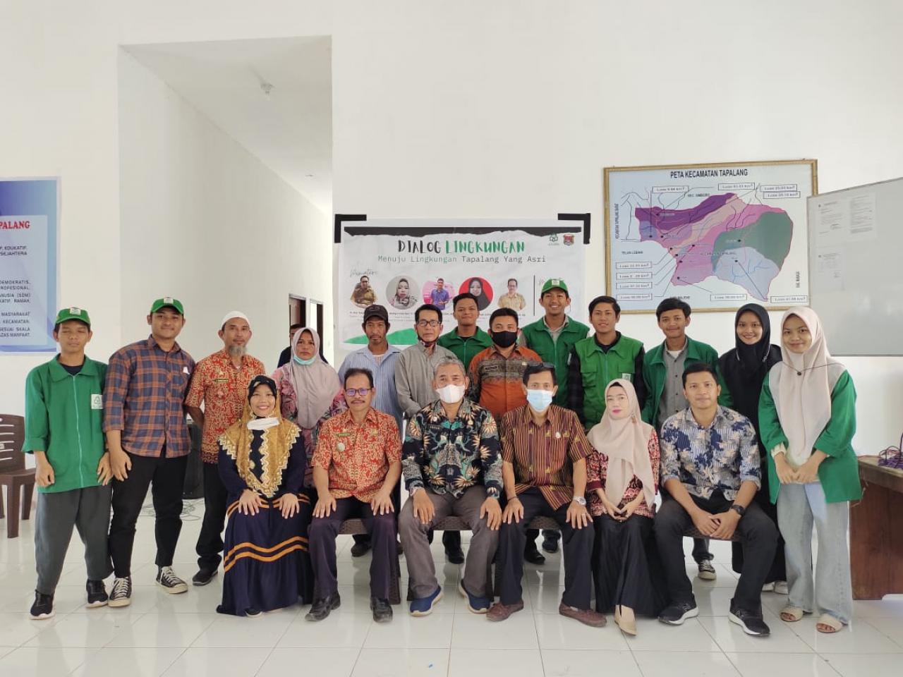 Gambar KKN UIN Alauddin di Tapalang Ajak Masyarakat Menuju Lingkungan Asri