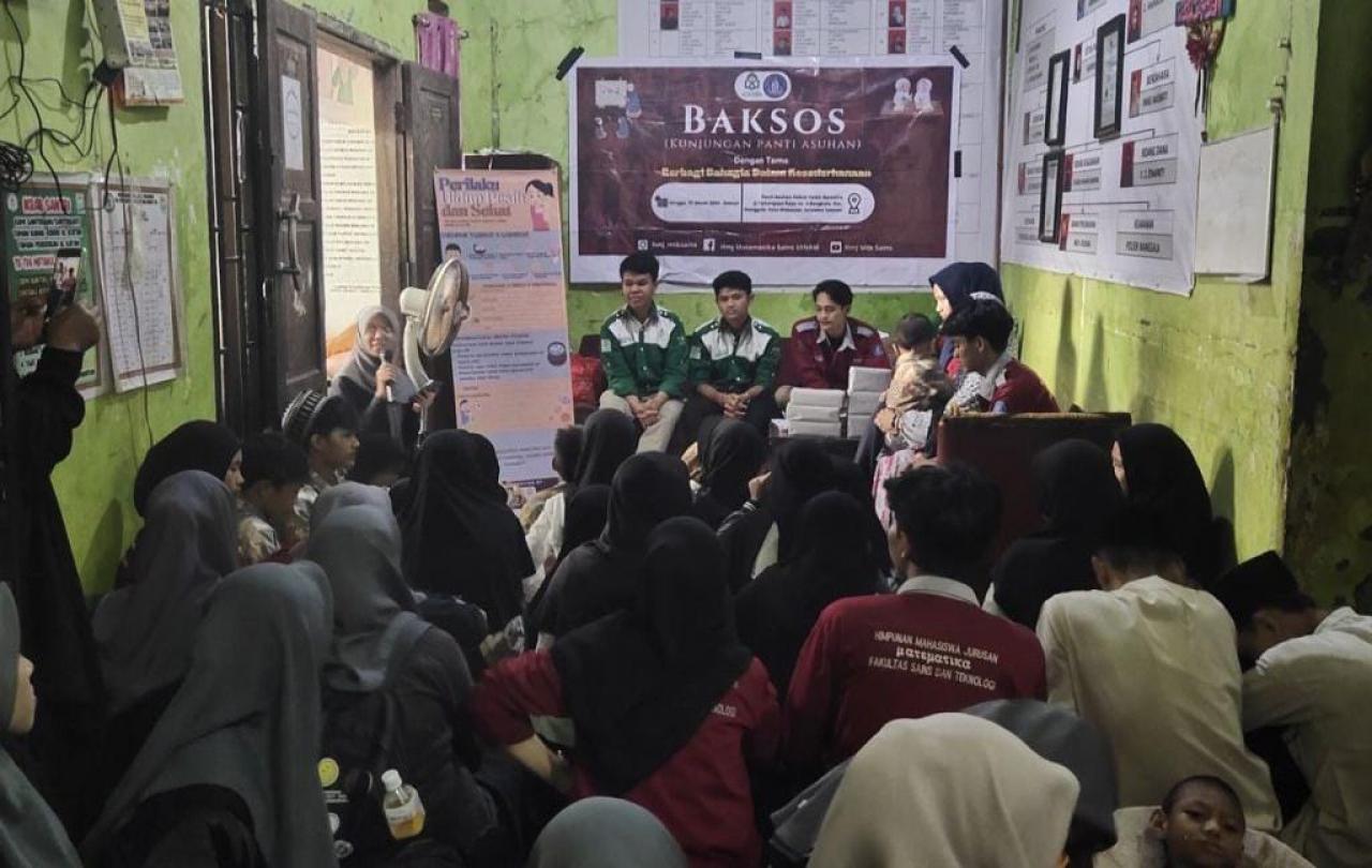 Gambar Kolaborasi dengan HMJ Keperawatan, HMJ Matematika Laksanakan Bakti Sosial di Panti Asuhan